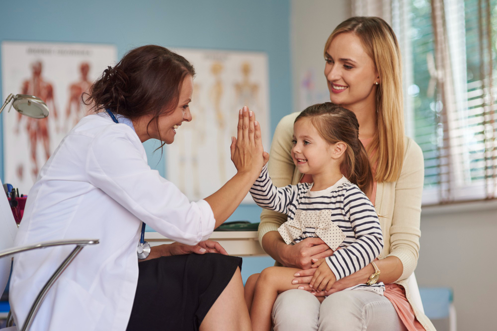 Pediatrician in Sharjah examining a child during a health checkup.